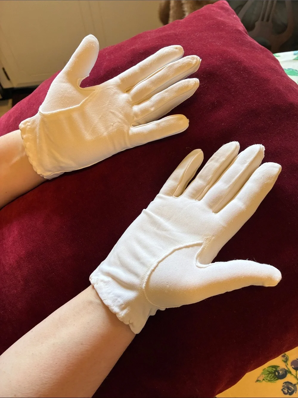 Vintage Cream Ladies Gloves